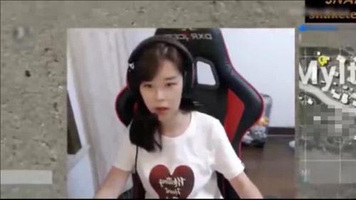 娱乐吃瓜酱抓鸡视频,揭秘网红美食背后的趣味故事  第1张